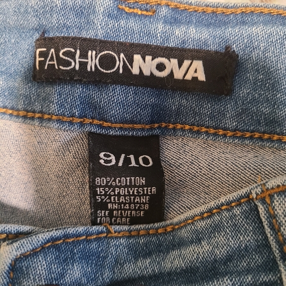 🆕️! NWOT Fashion Nova Distressed Stretch High-Rise Jeans✨️Size 9/10 - Picture 3 of 5